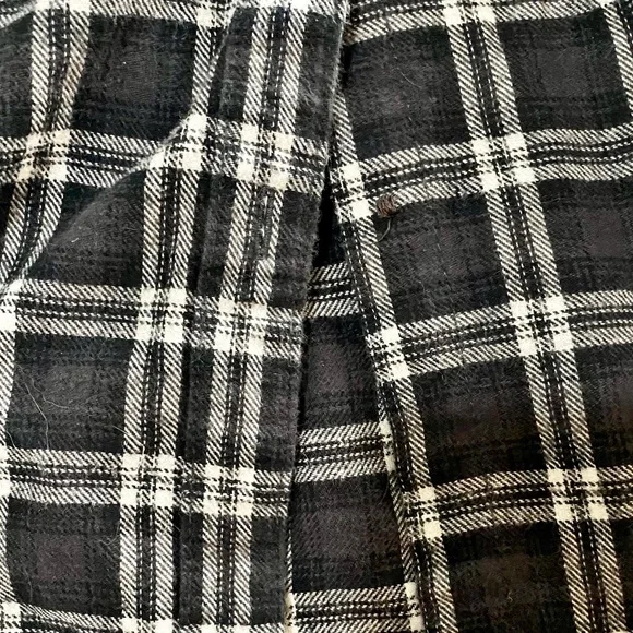 Universal Thread, Black and White Relaxed Fit Flannel Size Small - Picture 5 of 5